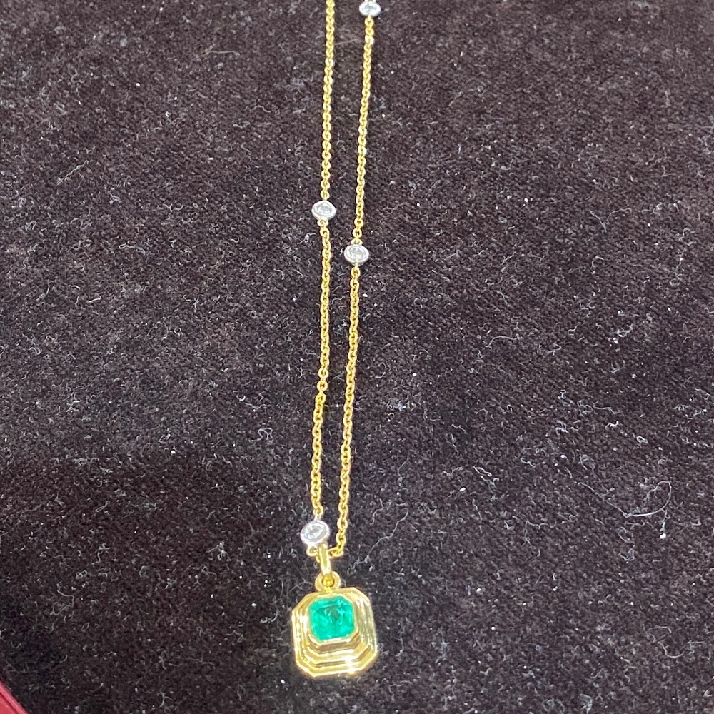 Emerald and Floating Diamond 18kt Gold Necklace